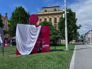 Do Hradce se vrátilo ikonické emko. Odpočítává dny do startu závodu IRONMAN 70.3