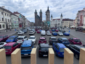 Vyhlídka u studny v centru Hradce Králové má upozornit na stav Velkého náměstí