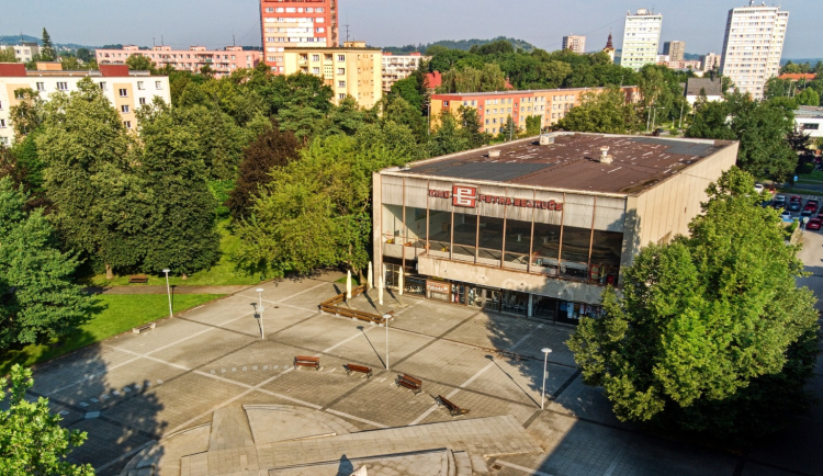 Místo kina parkoviště. Chátrající biograf ve Frýdku-Místku bude mít nové využití