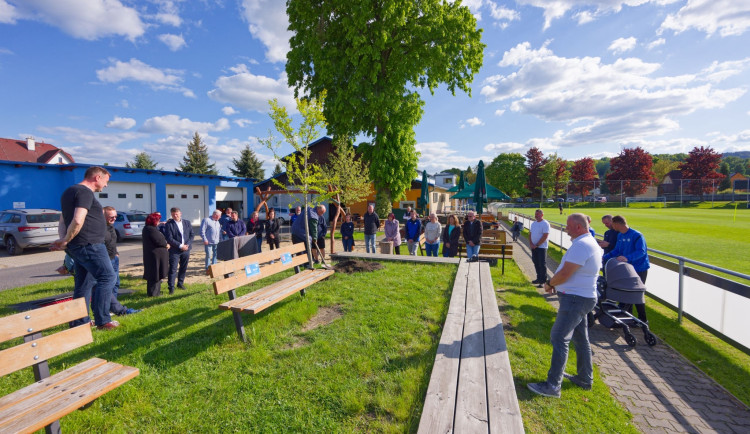 V Hrádku vysadili strom na památku dlouholetého starosty města. Zemřel před rokem