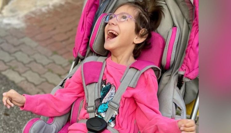 Natálka po mozkové obrně potřebuje speciální kočárek, z toho svého vyrostla