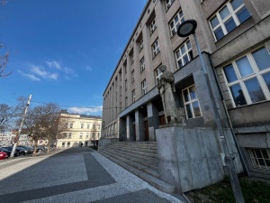 Krajský soud dal za manipulace tendrů na nemocnici Náchod podmínku