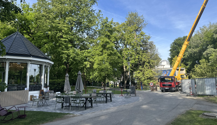 Místo zapáchající kanalizace bude nový parket, Háječek bude opět o něco útulnější