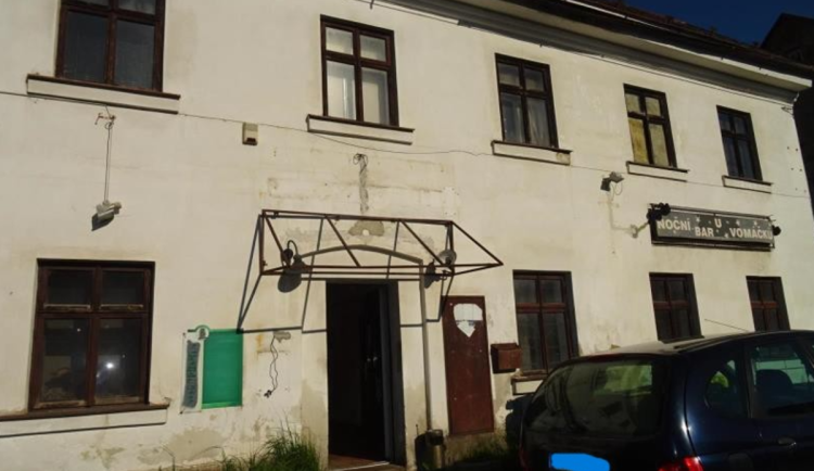 Inspektoři zavřeli kvůli špíně a plísni výrobu a rozvoz jídel U Vomáčků ve Svoru