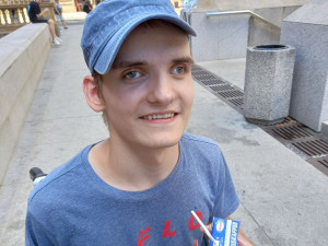 Lukáš potřebuje speciální oblek, který uleví od bolesti. Trpí mozkovou obrnou