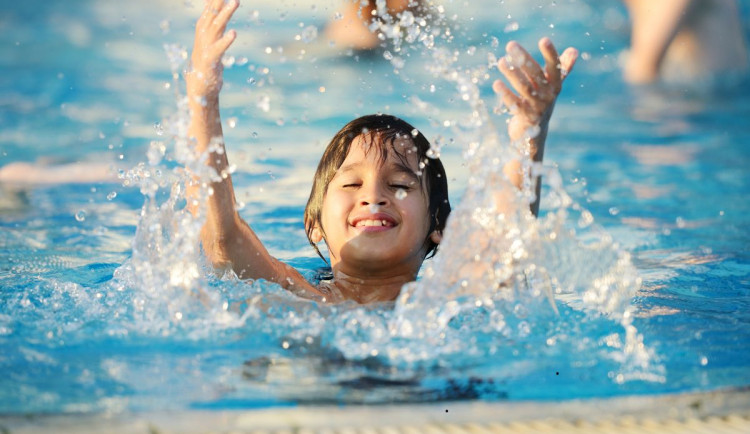 A kartičku máte? Městské lázně v Hradci spouští letní věrnostní program