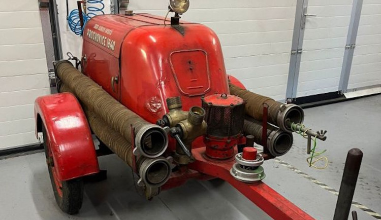 Historická stříkačka z Proskovic se dočká renovace. Město Ostrava na ni přispěje 360 tisíc korun