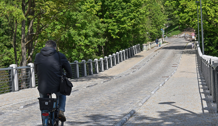 Starý Brněnský most je definitivně opravený, pro auta tam zůstala jednosměrka