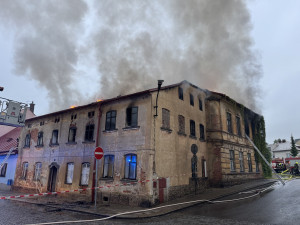 Jeden výjezd, dva požáry, hasiči v Polici nad Metují měli napilno