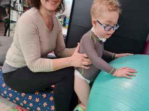 Lékaři mu dávali jen 90 dní života, dnes jsou Tedíkovi tři roky a dál statečně čelí vážné nemoci