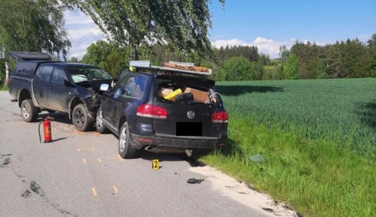 K nehodě u Lipice letěl vrtulník, silnice byla neprůjezdná