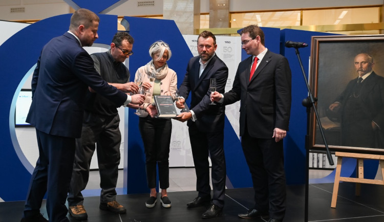 Guvernér ČNB slavnostně pokřtil Rašínovu knihu Národní hospodářství