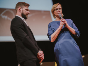 Za výhružky hradecké primátorce a úředníkům jde Český král do vězení