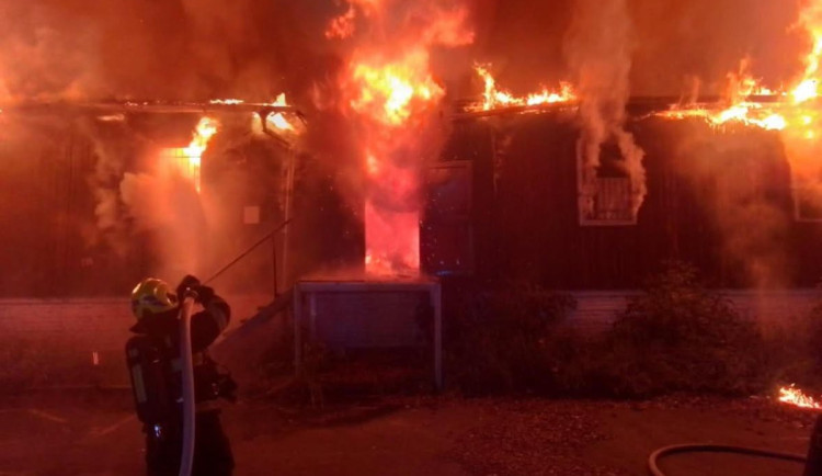 Páteční požár v Pisárkách zřejmě někdo založil úmyslně, myslí si policisté