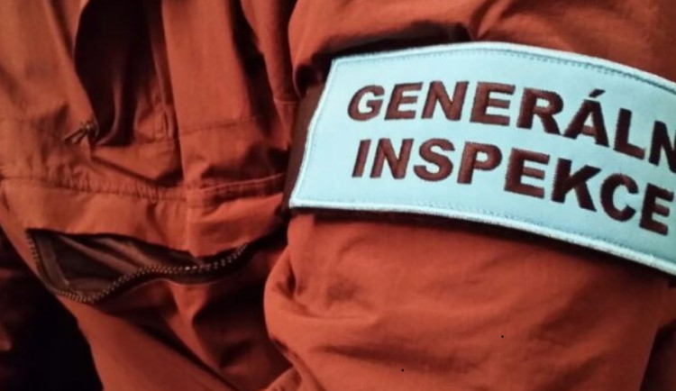 Policie zadržela ve věznici Valdice dozorce podezřelého z pašování drog