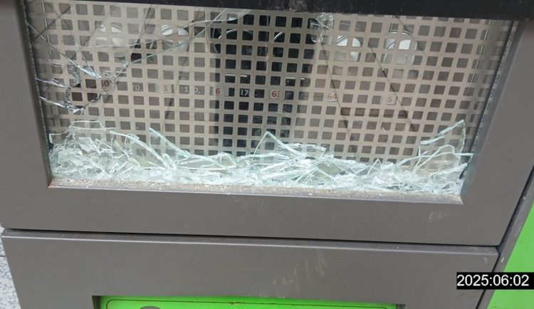 Rozbil automat kvůli nevydanému HHC. Svědci natočili řádění agresora