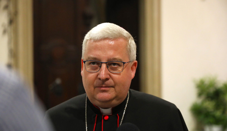 Brno a suprové bišop. Biskupství chce být lidem blíž, založilo stránku v hantecu