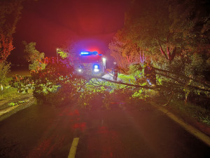 Noční bouřka přinesla do kraje kroupy velké jak golfové míčky, vichr, blesky i přívalový déšť