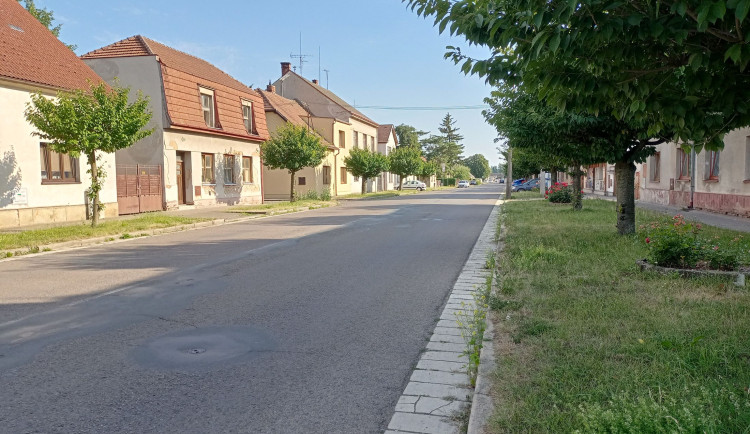 Finální práce na Revoluční třídě v Novém Bydžově. Změny v dopravě až do konce června