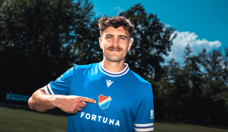 Baník vzdává hold mistrům z roku 1976. Nové dresy připomínají první titul