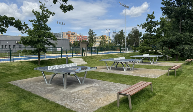 Hřiště na pickleball, badminton nebo stolní tenis. Druhá etapa ČEZ areálu je hotová