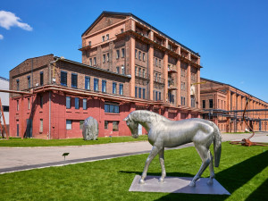 Staré zdi ožily uměním. Hlavní cenu za architekturu získalo EPO1 z Trutnova