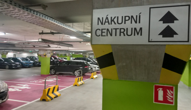 Parkování v Jihlavě X: V Cityparku se i nadále dá stát až pět hodin zdarma