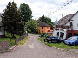 Oprava komunikace v Dobrošově začíná, uzavírka potrvá do července