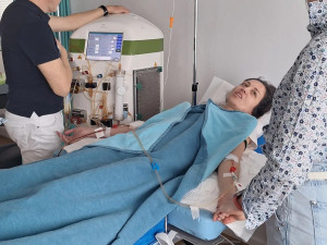 Extrémní bolest a jiskra naděje. Radka z bojuje s vzácnou diagnózou ve Švýcarsku