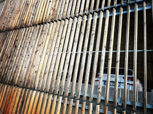 Komplikace pro řidiče: Uzavřený parkovací dům Jana Gayera v Hradci Králové