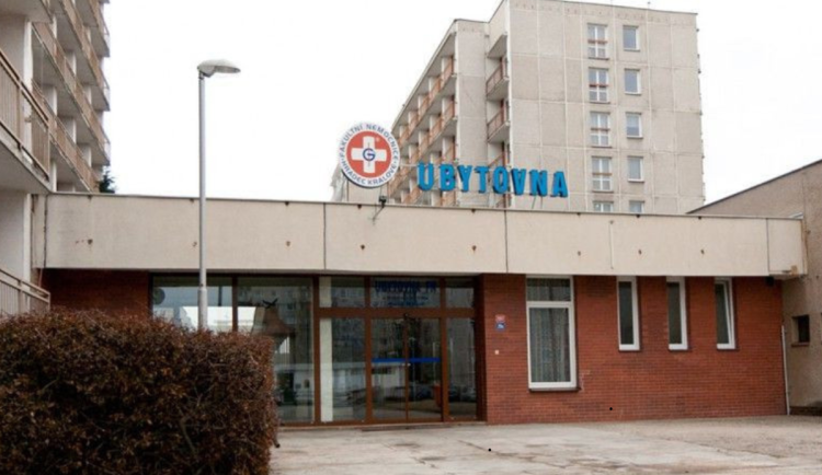 Z bývalé nemocniční ubytovny v Hradci Králové by měly být byty pro seniory