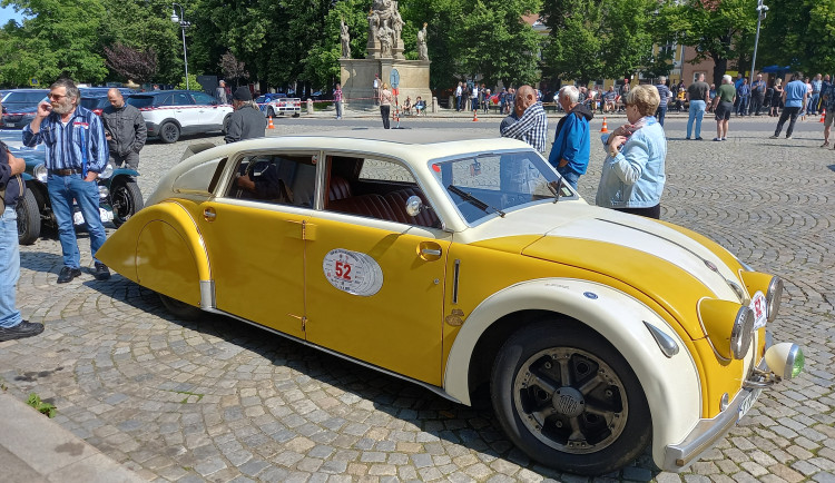 Na trase 1000 mil československých je také unikátní Tatra T77. Jela už v roce 1934