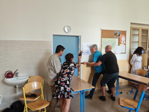 Přes stovku pedagogů cvičilo ve Dvoře Králové obranu před útočníkem ve škole