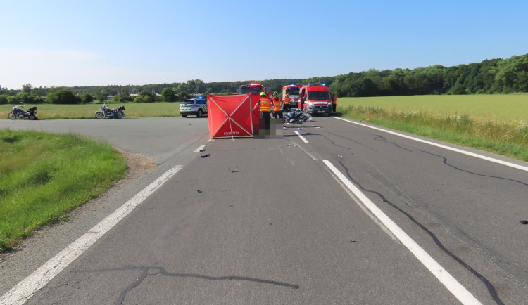 Tragická nehoda u Chlumce nad Cidlinou. O život přišel motorkář