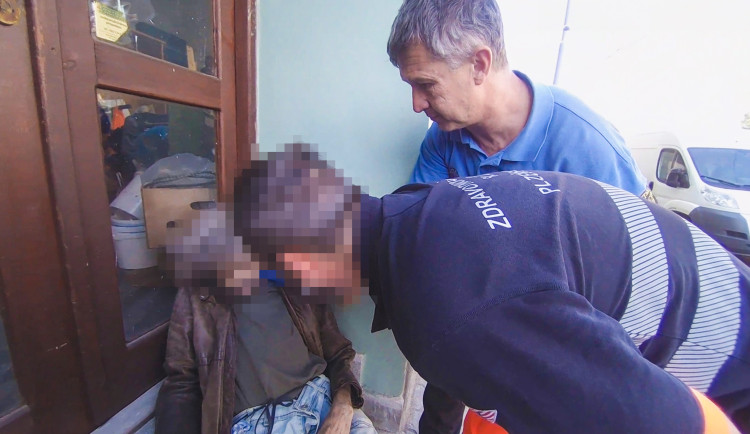 Cesta se složenkami skončila pro seniora totálním vyčerpáním