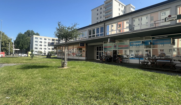 Tisíc podpisů zastavilo výstavbu. Praha 6 odmítla prodej pozemků v Šantrochově