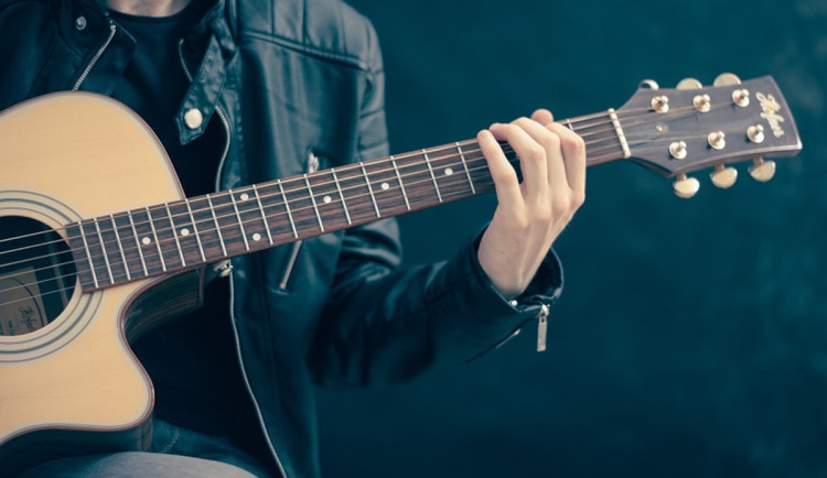 Rockový Březfest terorizoval randálem sídliště, říká jeden z obyvatel