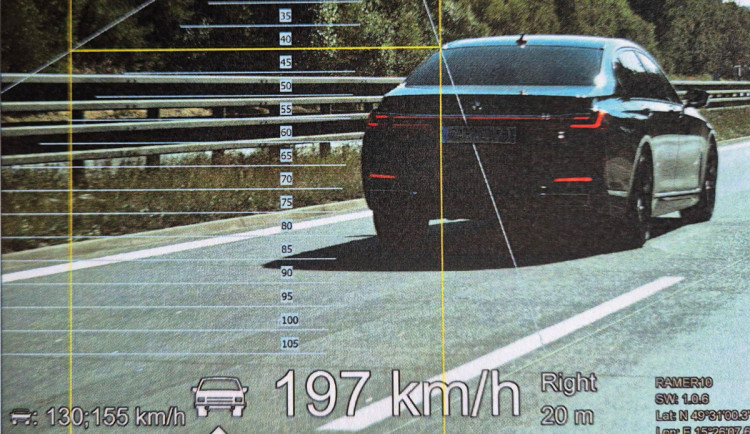 Řidič jel po dálnicí téměř dvoustovkou, policisté mu na místě vzali papíry