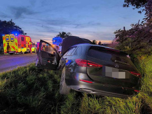 Řidič s dvojkou v dechu způsobil nehodu tří aut. Jedna osoba zemřela