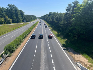 D11 směr Hradec Králové už je u Poděbrad bez kolon, vyjetých kolejí a výtluků