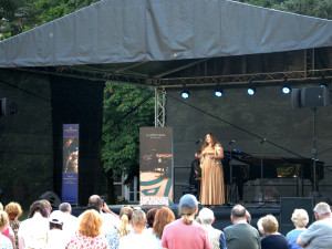 Netradiční koncert poctil Slezské Předměstí. Hradeckým sídlištěm rozezněla opera