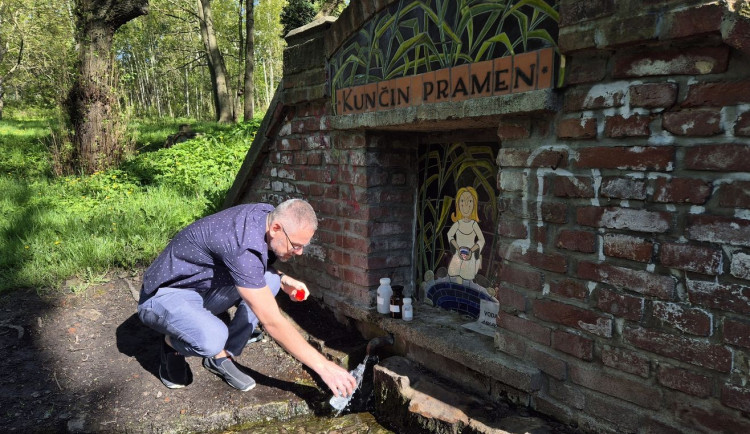 Pozor na vodu z některých studánek, může způsobit nepříjemné střevní potíže
