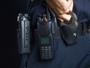 Falešný kriminalista vylákal z ženy 700 tisíc korun. Policie varuje před podvodníky