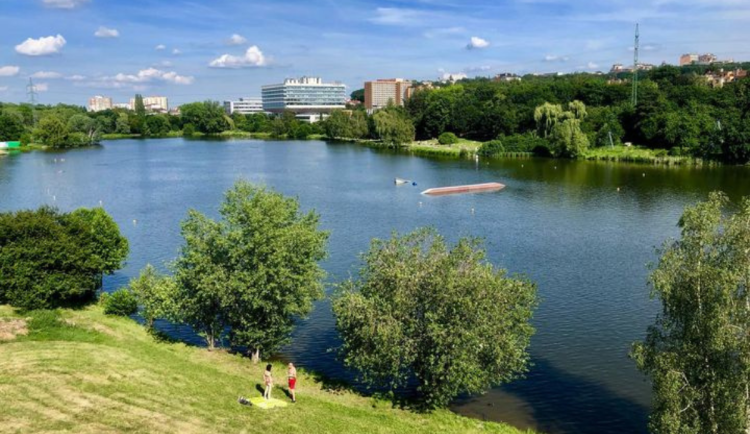 Praha 6 chce zpátky areál Džbán. Vrátí se i oblíbené koupaliště?