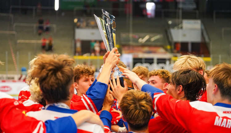 Češi jako hokejbaloví vládci: na MS juniorů brali dvě zlaté medaile