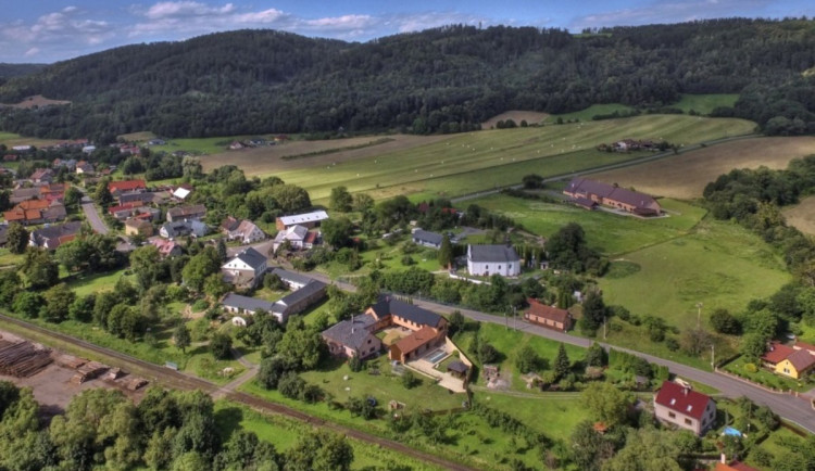 V Heřmánkách začala oprava průtahu, potrvá do listopadu a omezí provoz