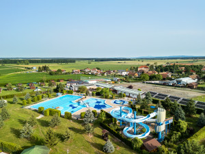 Nejoblíbenějším koupalištěm v hradeckém kraji je Lodín. Rozhodli o tom čtenáři Drbny