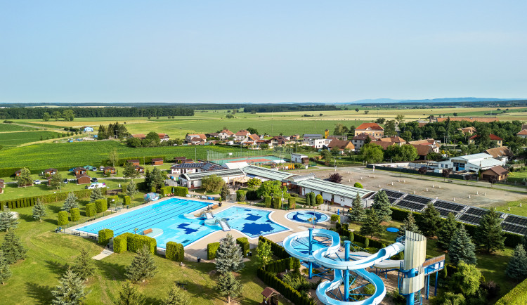 Nejoblíbenějším koupalištěm v Hradeckém kraji je Lodín. Rozhodli o tom čtenáři Drbny