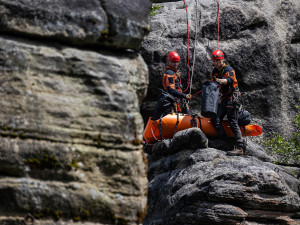 Léto ve skalách láká, ale i bolí: Body záchrany na Broumovsku mohou rozhodnout o životě