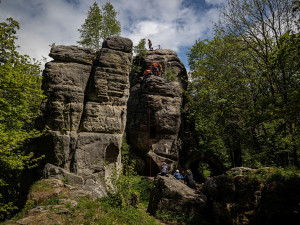 Léto ve skalách láká, ale i bolí: Body záchrany na Broumovsku mohou rozhodnout o životě